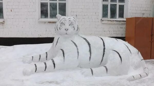 как сделать дракона из снега пошаговое. как сделать дракона из снега пошаговое. фигуры из снега дракон. дракон из снега. змей горыныч из снега.