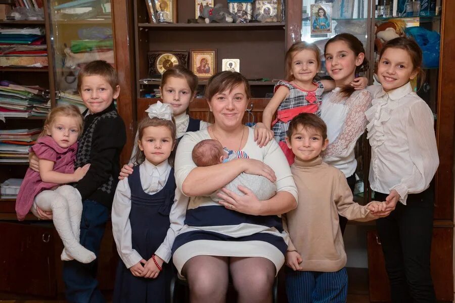 Выплаты многодетным семьям к новому году. Многодетные малоимущие семьи. многодетная мать. многодетные семьи в 2025 году. многодетные семьи владимирской области.