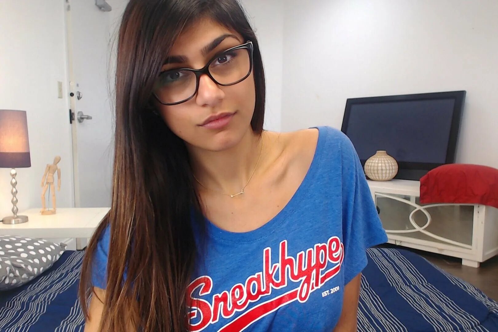 Mia Халифа. Mia khalifa в 10 лет. Миа Халифа в 16 лет в очках. Миа Халифа в 10 лет.