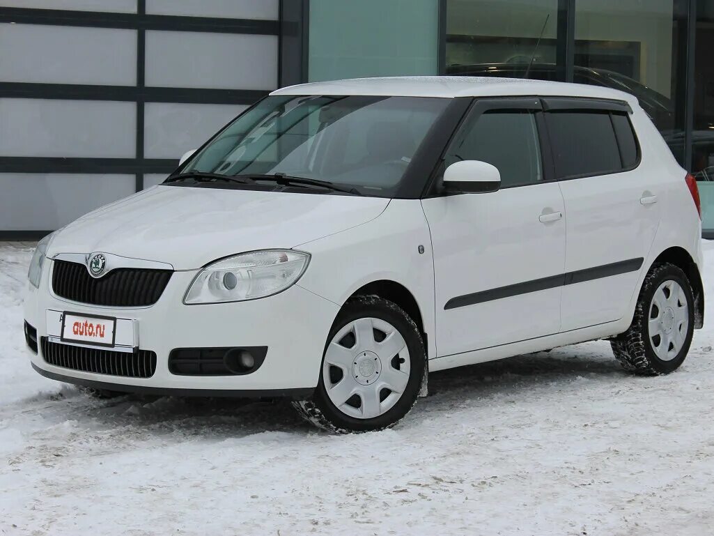 Skoda fabia 2 голубой цвет. 2. шкода фабия 2 отзывы. Skoda fabia хэтчбек ii 1. Skoda fabia 2009.