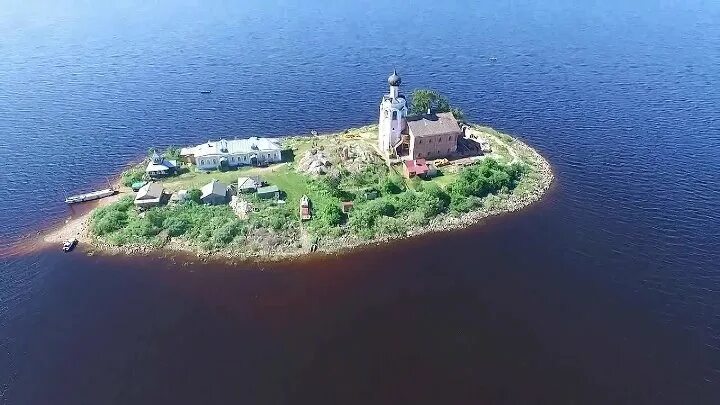 Рп5 кубенское. Кубенское озеро Вологодская. Каменный остров (Кубенское озеро). Остров спас каменный Вологодская область. Кубенское озеро Церковь на острове.