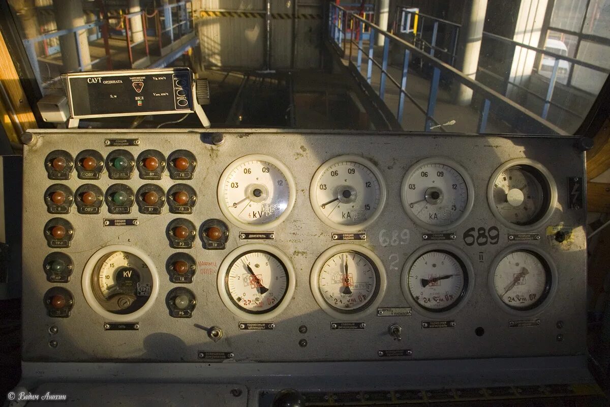 алкотестеры дельта 600. панель машиниста вл 80. опэ1 кабина. пульт машиниста электровоза вл 80. прибор усз-3м.