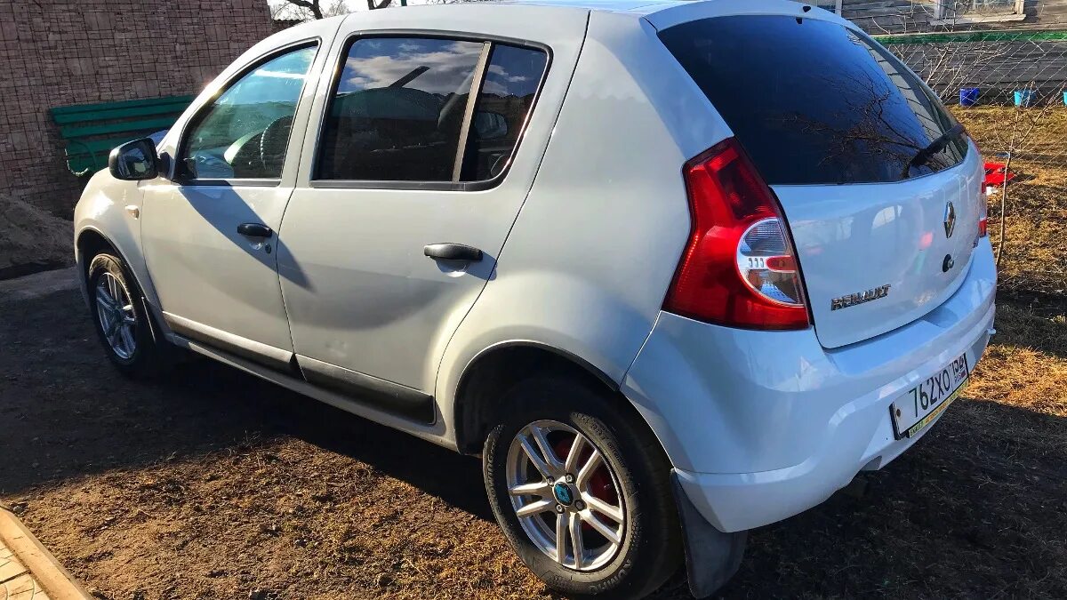 Ос467а логан. Фольксваген сандеро. Рено sandero 2014. Renault sandero 2017. Рено сандеро автошкола.