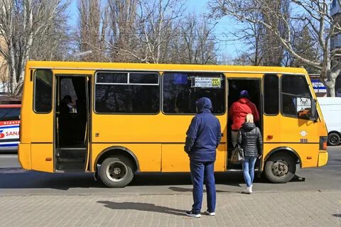 Автобус вез