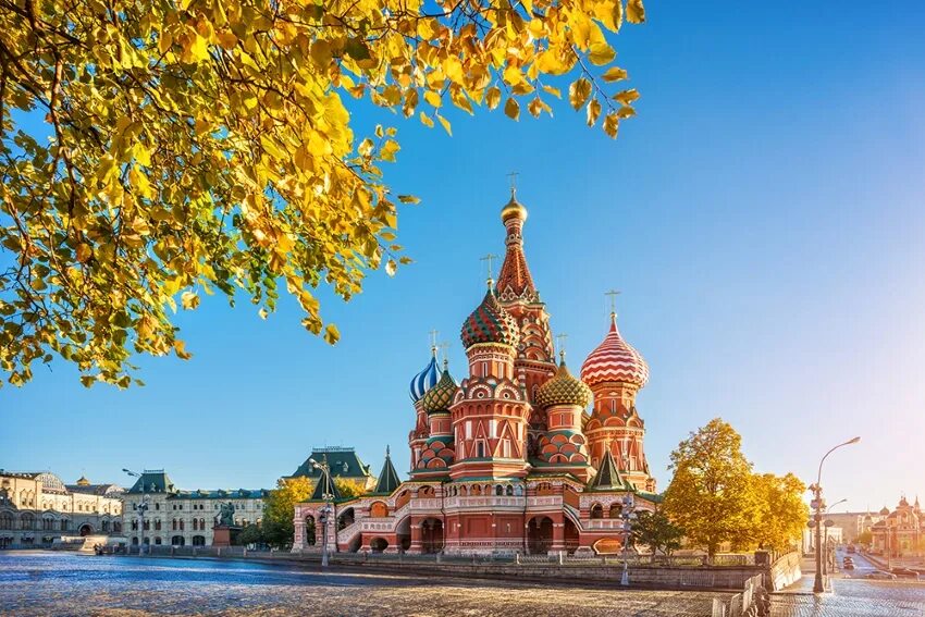 Туры осенью из москвы. Москва красная площадь осенью. Храм василия блаженного красная площадь. Красивые места в москве осенью. Храм василия блаженного москва.