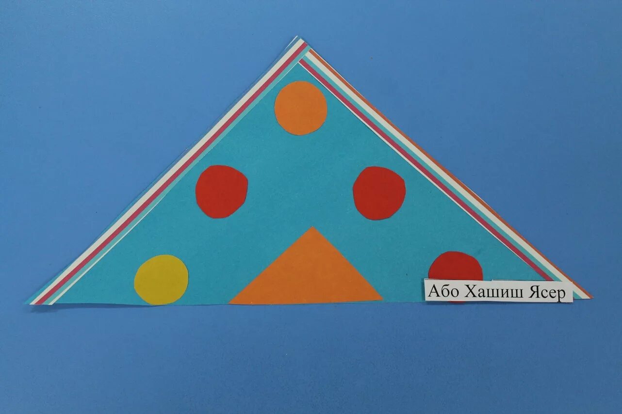 Украсить платок средняя группа аппликация. Аппликация платочки средняя группа. Аппликация в средней группе. Украшение платочка для мамы. Рисование в младшей группе украсим платочек.