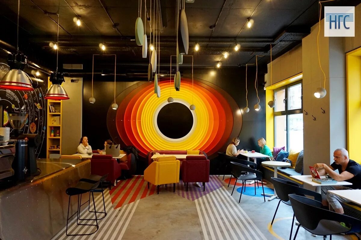 интерьер кафе в космическом стиле. кафе в стиле космос. кафе рядом с космосом. кинотеатр секрет, москва, волочаевская улица. кафе рядом с космосом.