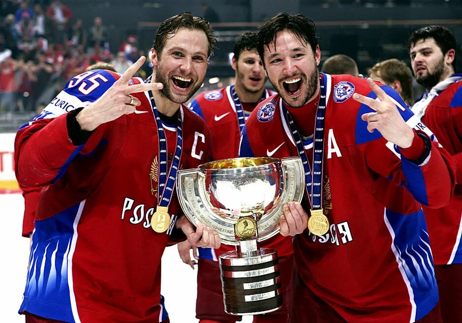 Как назывался 2009 год. Илья ковальчук 2008. илья ковальчук 2008 год. илья ковальчук чемпион мира с кубком. россия канада 2008 ковальчук.