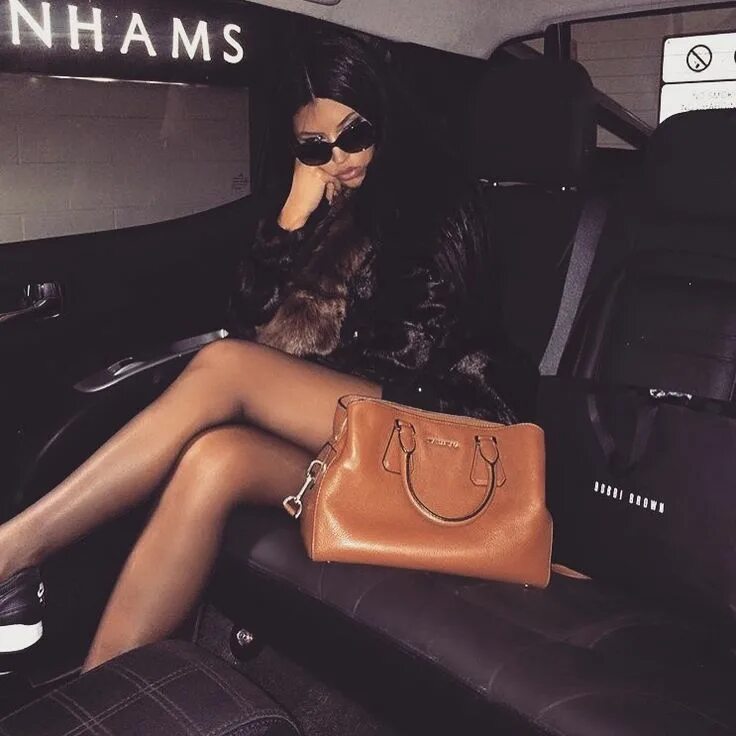 Мода 365 реклама. Богатая жизнь девушки. Девушка в дорогом авто. Канал fashion lifestyle. Рич инстаграм.