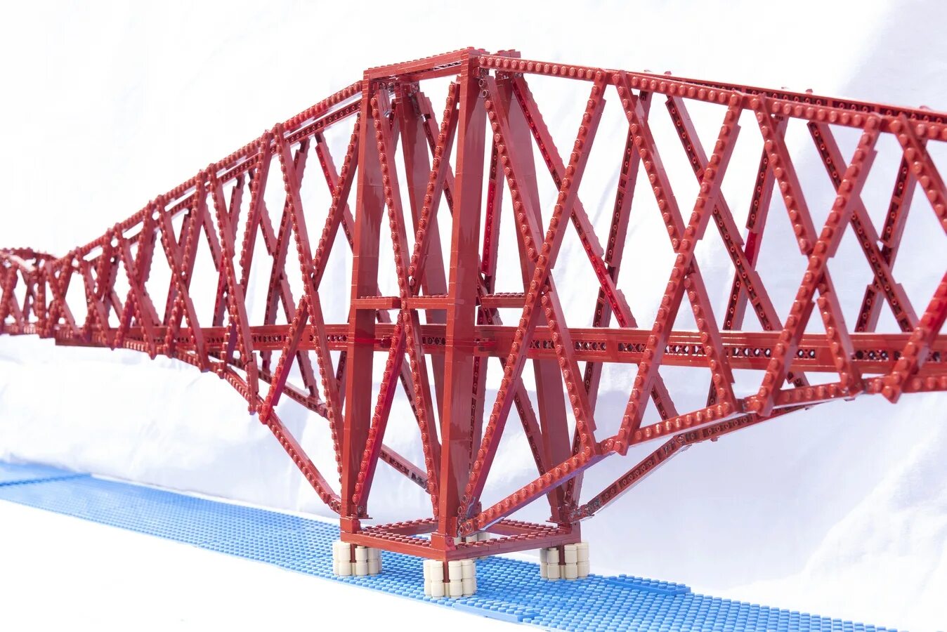 Мост продаж. Вантовый мост из лего. красный мост lego. мост лего 1048. лего архитектор мост красный.