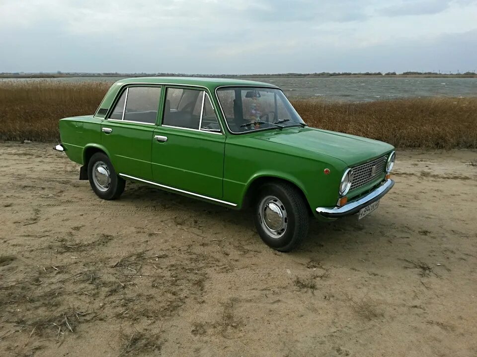 Ваз 2101 1976. Ваз 2101 седан зелёный механика. Ваз 2101 1977. Ваз 2101 зеленая. Ваз 2101 темно зеленая.