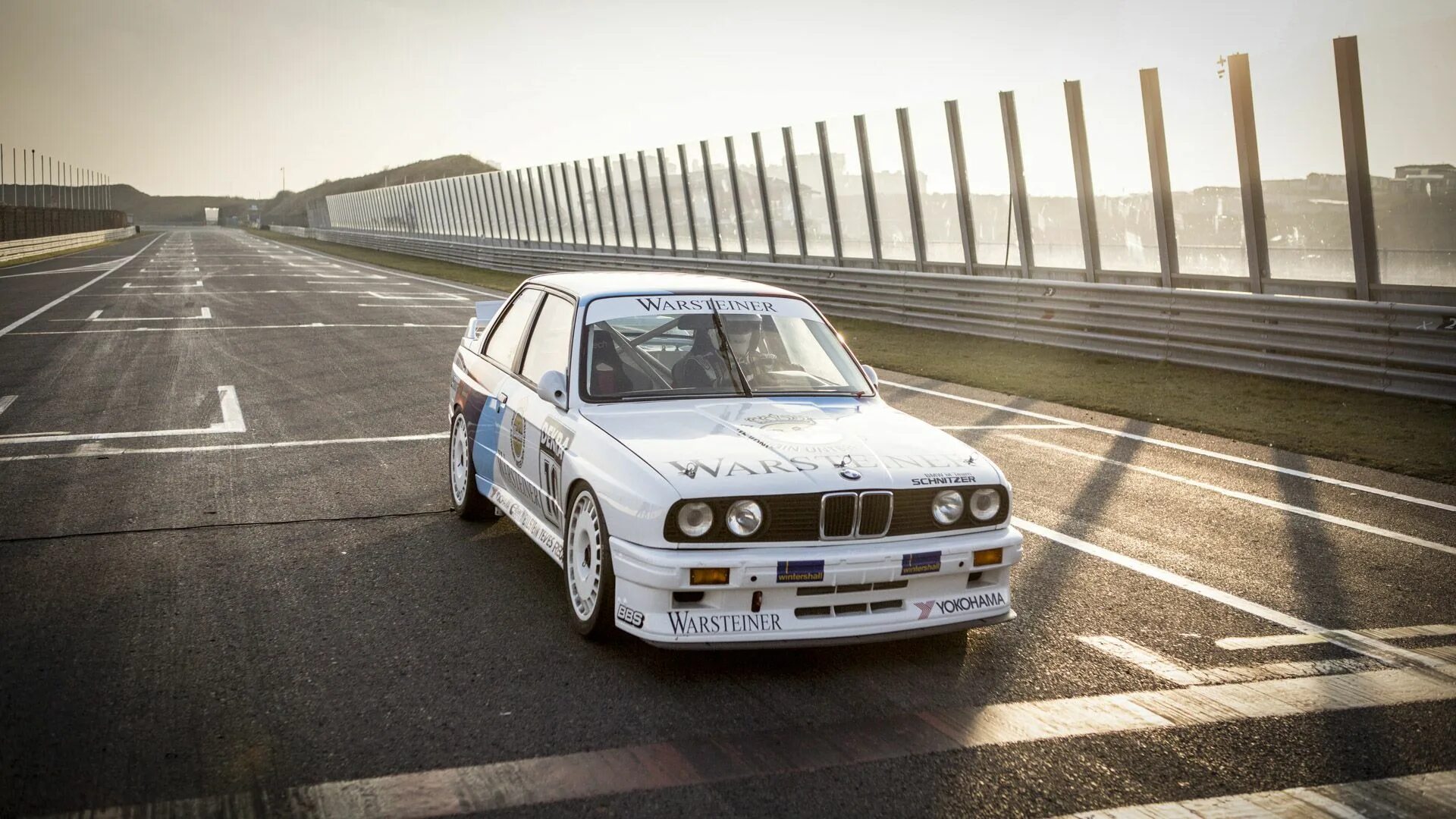Bmw e30 желтая. Bmw e30 modifiye. Музыка е 30. Музыка е 30. Bmw e30 желтая.