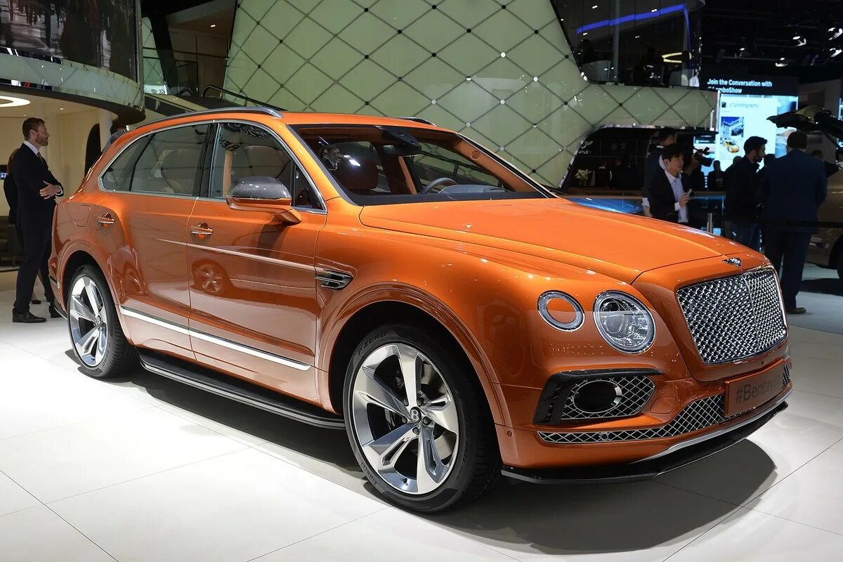 Машина за 3 миллиона рублей. Внедорожник Bentley Bentayga. Кроссовер Бентли Бентайга. Джип Бентли Bentayga. Бентли Бентайга 2016.