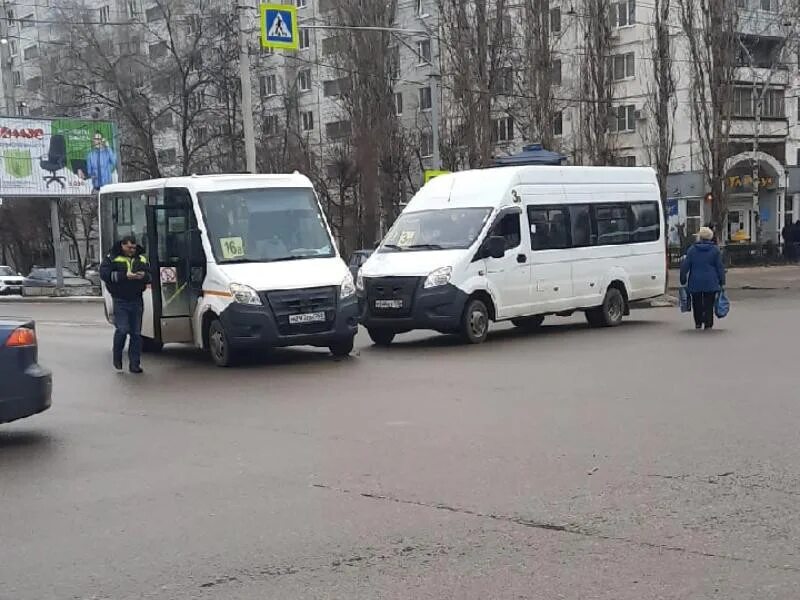 Гонки на маршрутках. Автобус 63 Воронеж. Транспортная реформа Воронеж. 60 Автобус Воронеж авария.