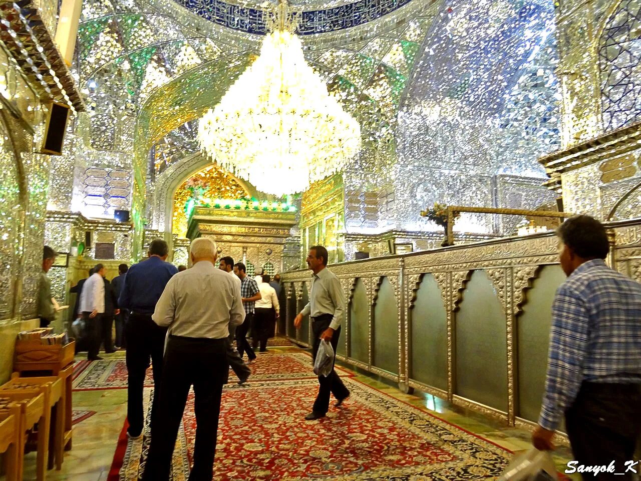 Мечеть-мавзолей шах черах в ширазе. Иран мечеть шах черах. Шах черах. Иран мечеть шах черах. Мавзолей шах-черах иран.