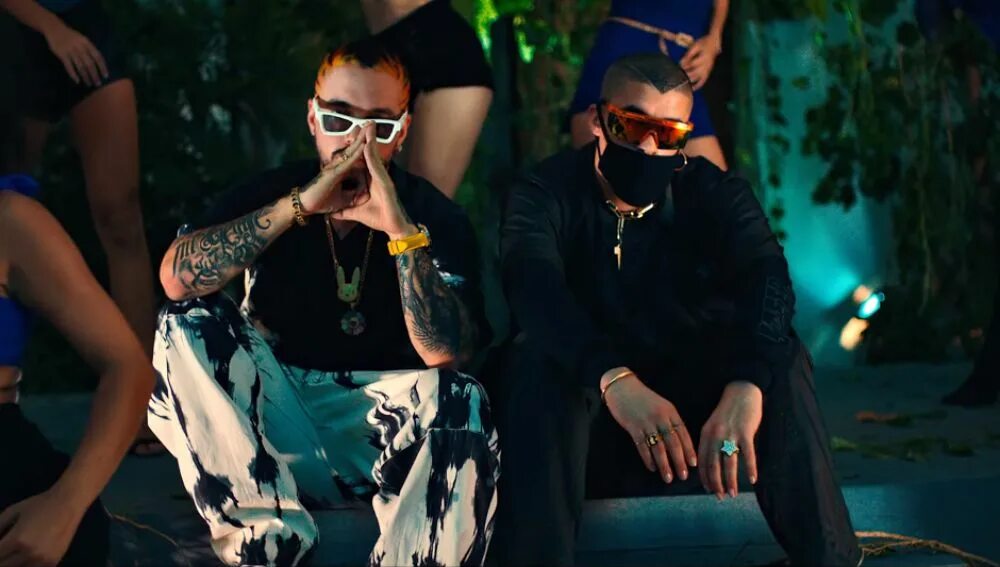 Маленькие зайчата. J. Bunny j. Bunny j. Bad bunny j balvin.