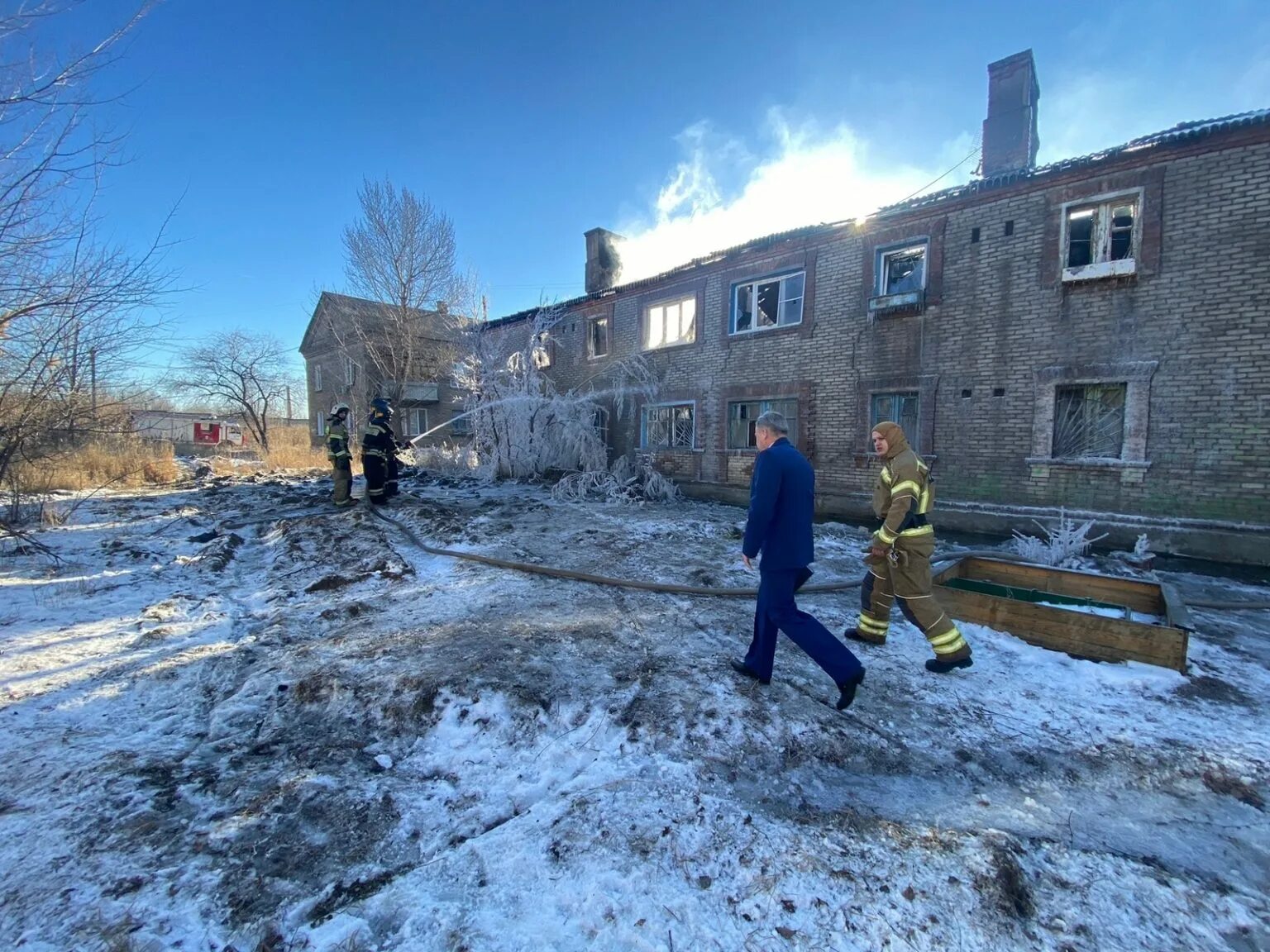 Аварийное жилье. Аварийный дом. Пожар в жилом доме. Пожар в Волгограде.