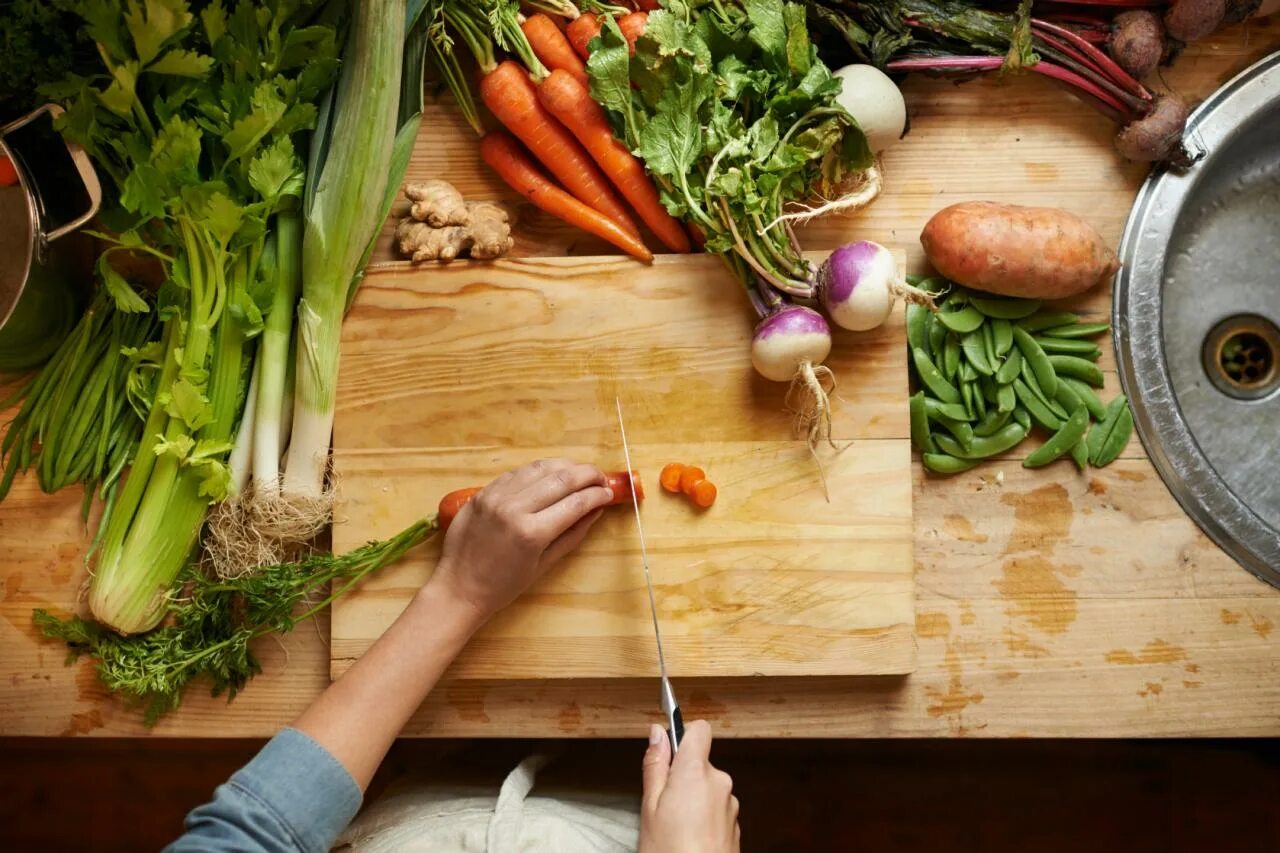 Cutting vegetables. Cutting up Vegetables. Диета Эмбри рецепты блюд. Cutting up Vegetables Machine. Ingredients.