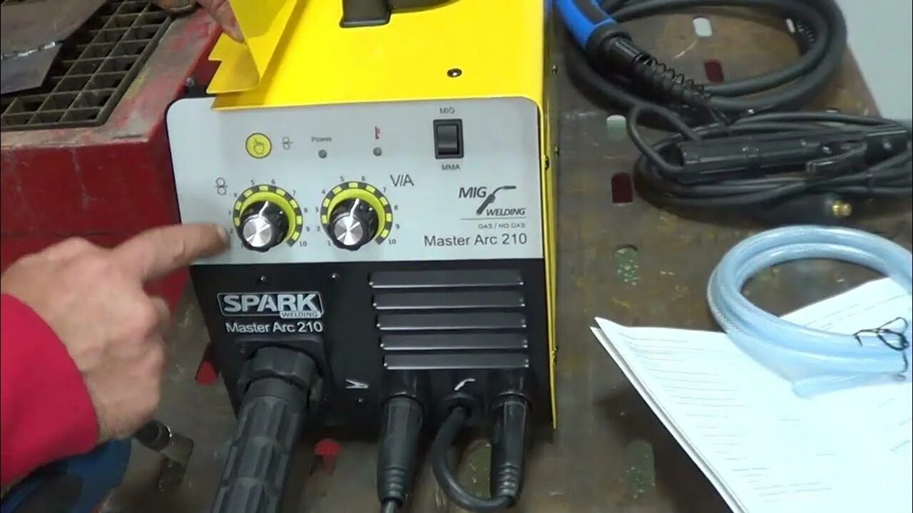 Spark master. Сварочный аппарат Spark MASTERARC 200. Сварочный полуавтомат Спарк 160. Сварочный аппарат Spark 180. ИПС-4 импульсный полуавтомат сварочный.