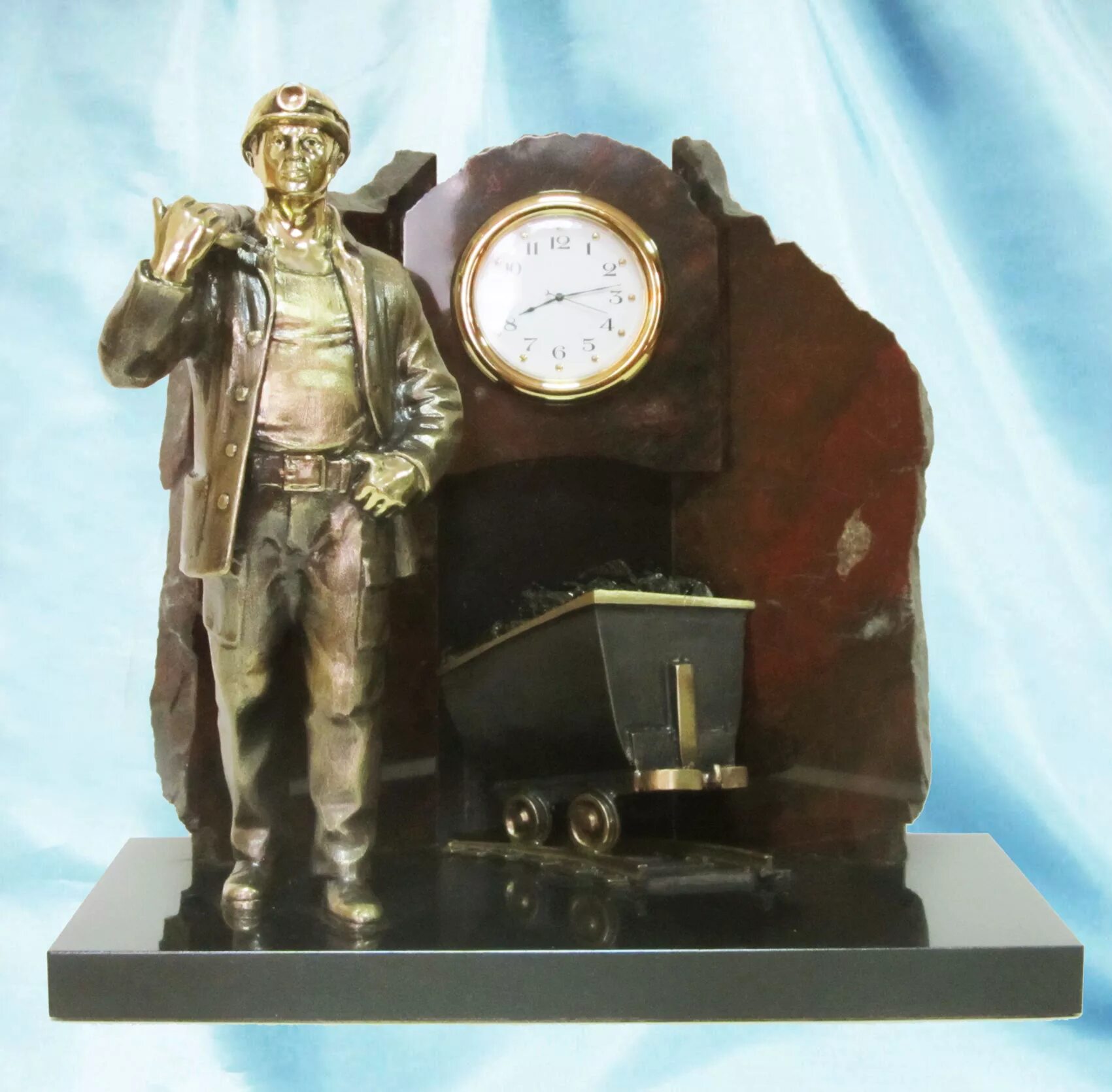 Часы шахтер. Часы настольные «шахтёр». Подарок шахтеру. Наградные часы снайпера. Подарок шахтеру.