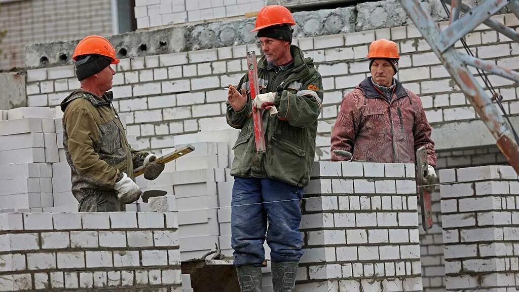 рекордная 35 фото. строители сдали 432000 квадратных метров жилья. постройки в россии. стройка в россии. стройка многоквартирного дома.