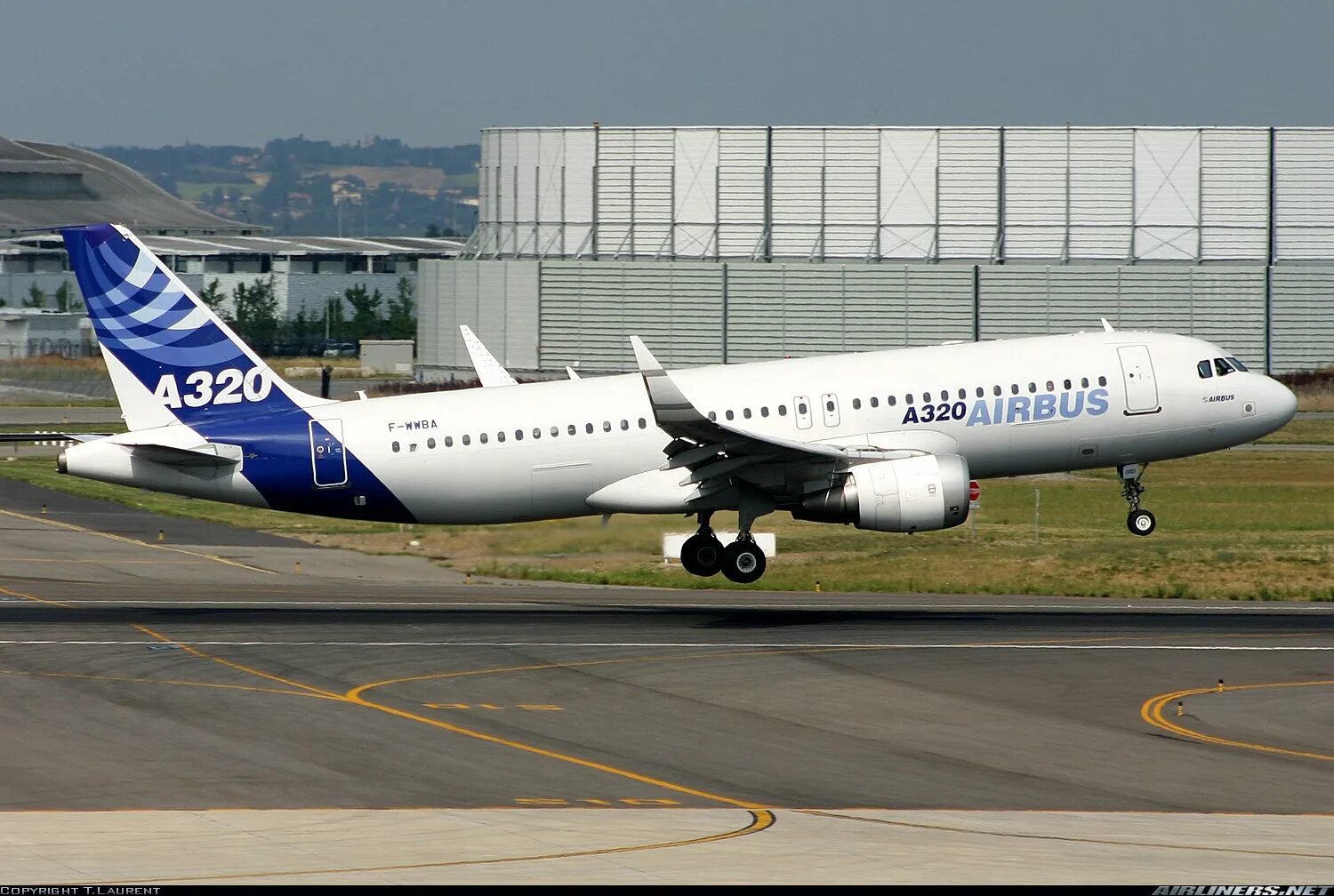 Airbus a320. Аэробус а320. Аэробус 320 Смартавиа. Airbus a320-300. Грузовой Аэробус а320.