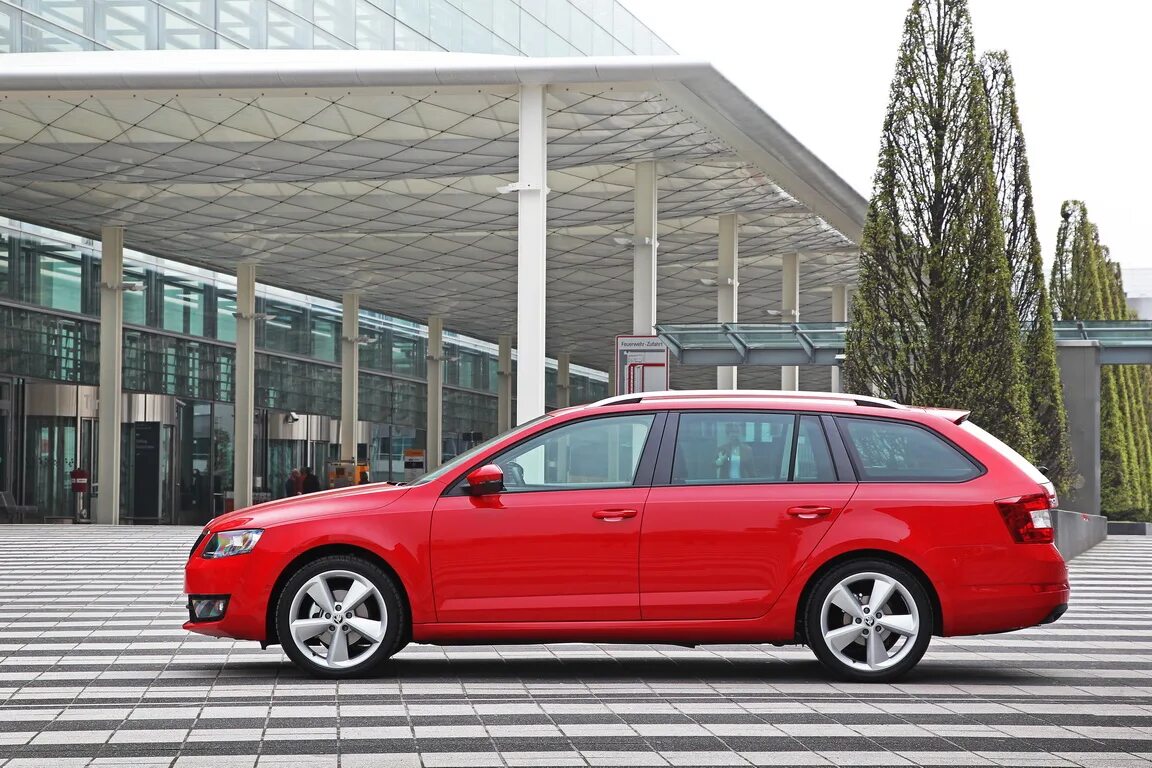 Октавию комби. Skoda Octavia Combi 3. Skoda Octavia Combi 2013. Skoda Octavia Combi 2014. Skoda Octavia 2014 универсал.