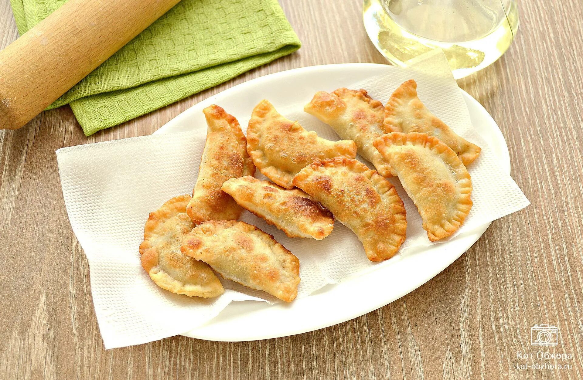 Пирожки посикунчики. Посикунчики с мясом на сковороде рецепт. Посикунчики с мясом на сковороде рецепт. Посикунчики с мясом. Уральские посикунчики.