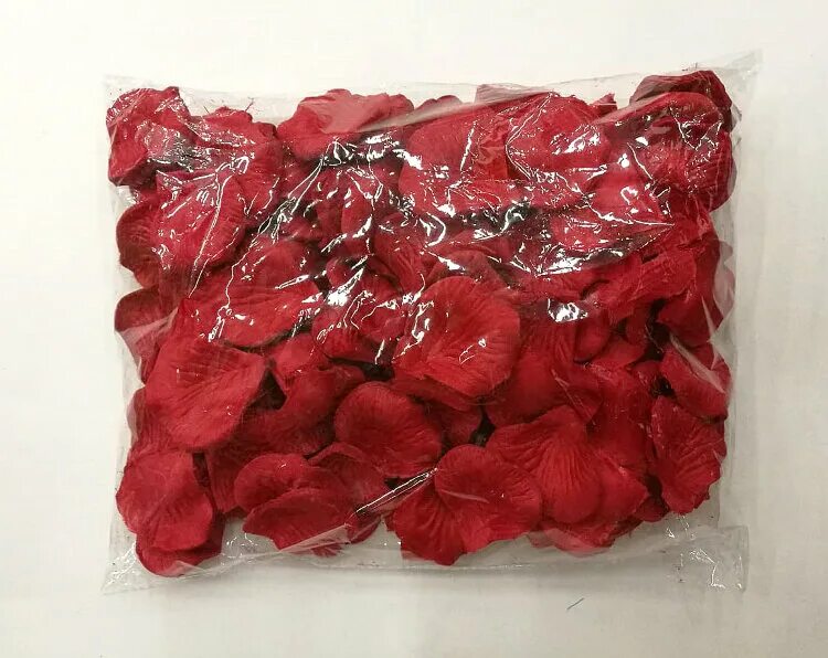 искусственные лепестки роз на свадьбе. литр лепестков роз. лепестки роз. лепестки красных роз. лепестки роз красные искусственные.