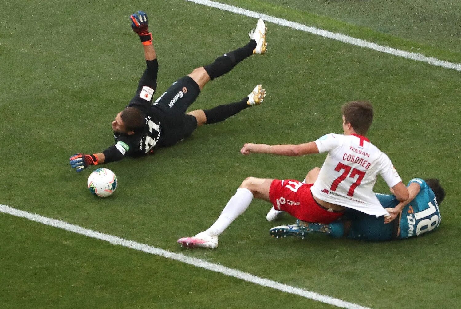 Фол в футболе. Штрафной фол. Футбол картинки. Месси реал мадрид. Штрафной фол.