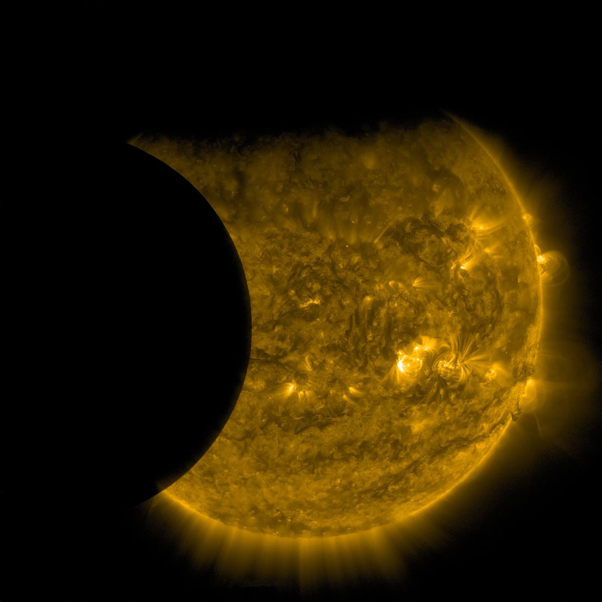 Снимки солнца. Солнечное затмение на Луне. Солнце вид из космоса. Солнечное затмение в космосе. Транзит луна солнце
