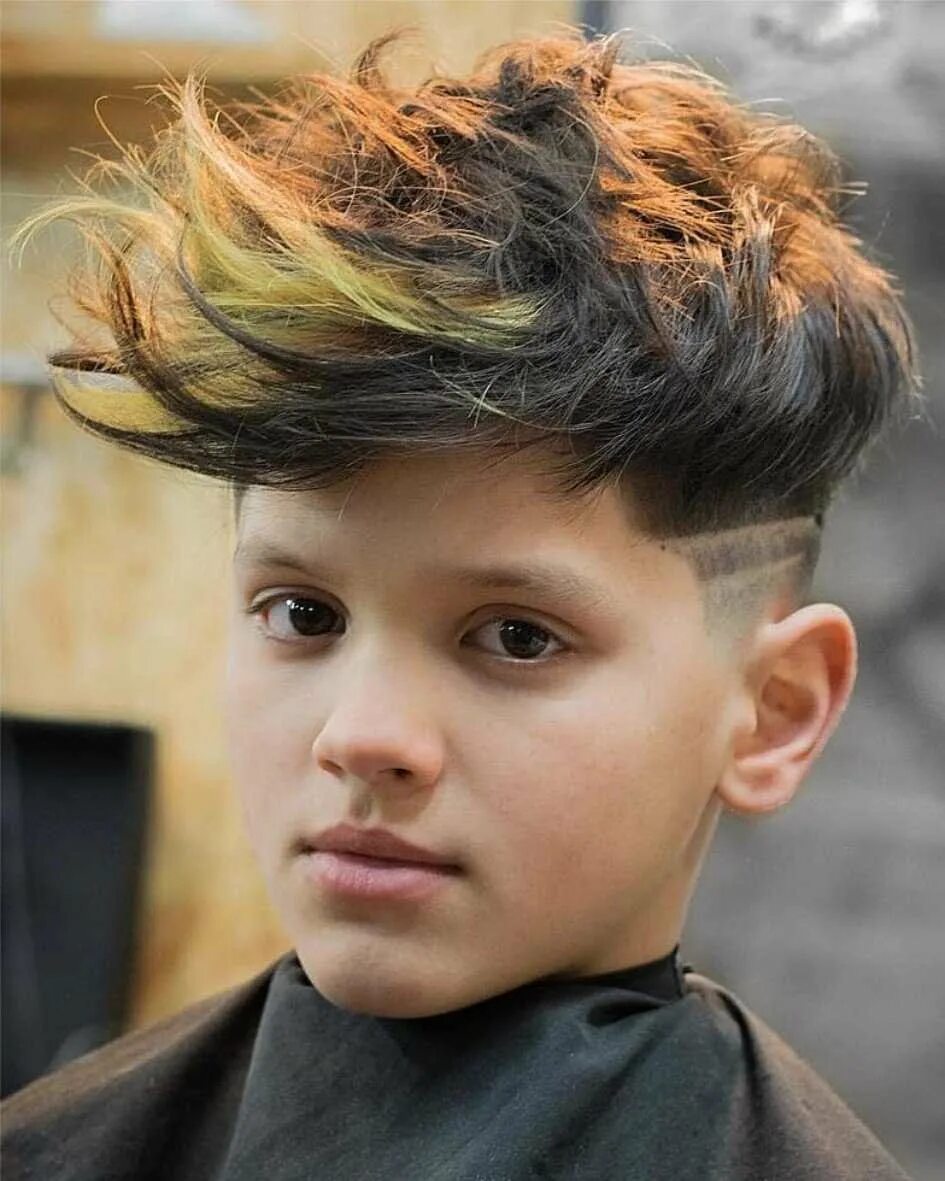Прическа для подростка мальчика. Лонг андеркат для мальчиков. Стрижки до мальчиков удлиненные. Подростковые стрижки волос. Мощныестрижки для мальчиков.