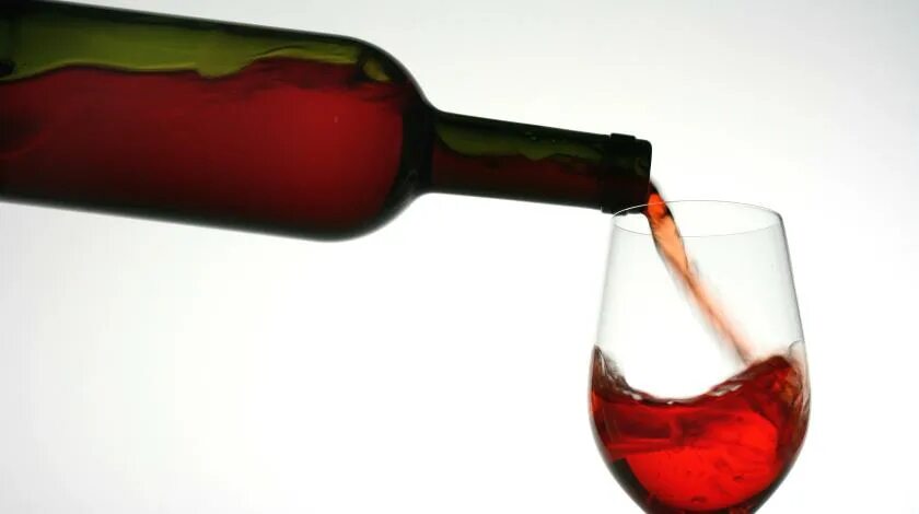 Антибиотики бокал вина можно. Красное вино 18 век. Бокал красного вина на столе. Красное вино из России. Бокал для вина "рак и винишко".
