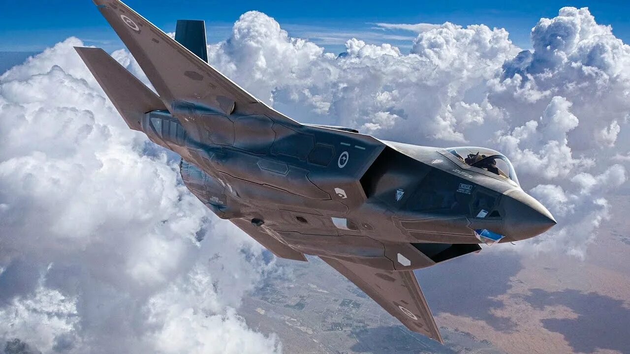 Новые самолеты сша. F 35 истребитель. Стелс-бомбардировщик b-21 raider. Новые самолеты сша. Lockheed martin f-35.