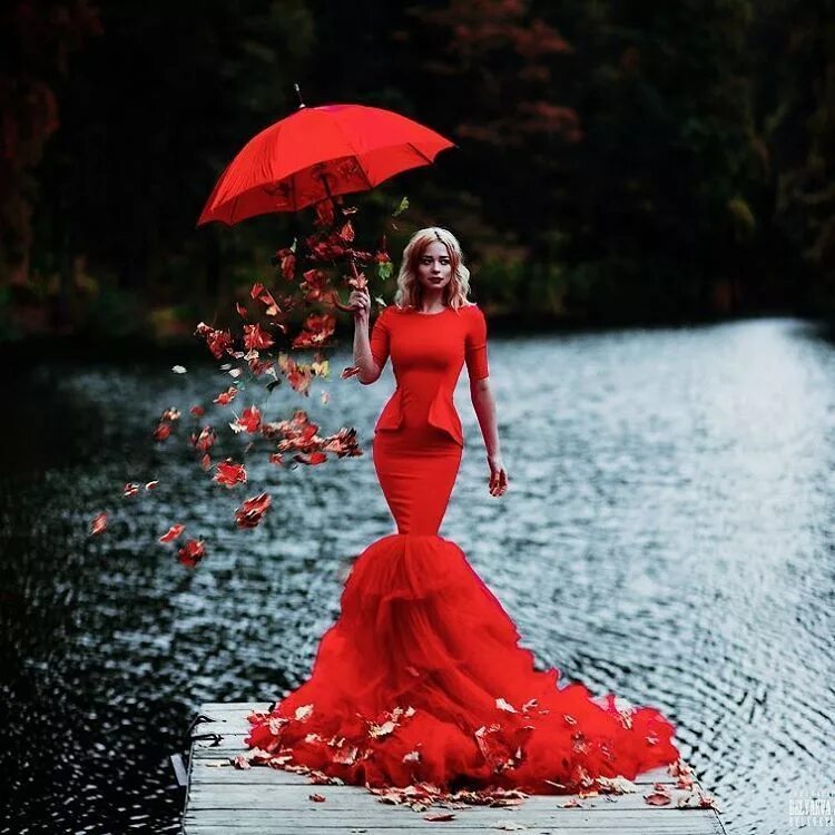 Umbrella dress. Девушка в длинном платье. Девушка в Красном. Девушка с красным зонтом. Красивые платья для девушек длинные.