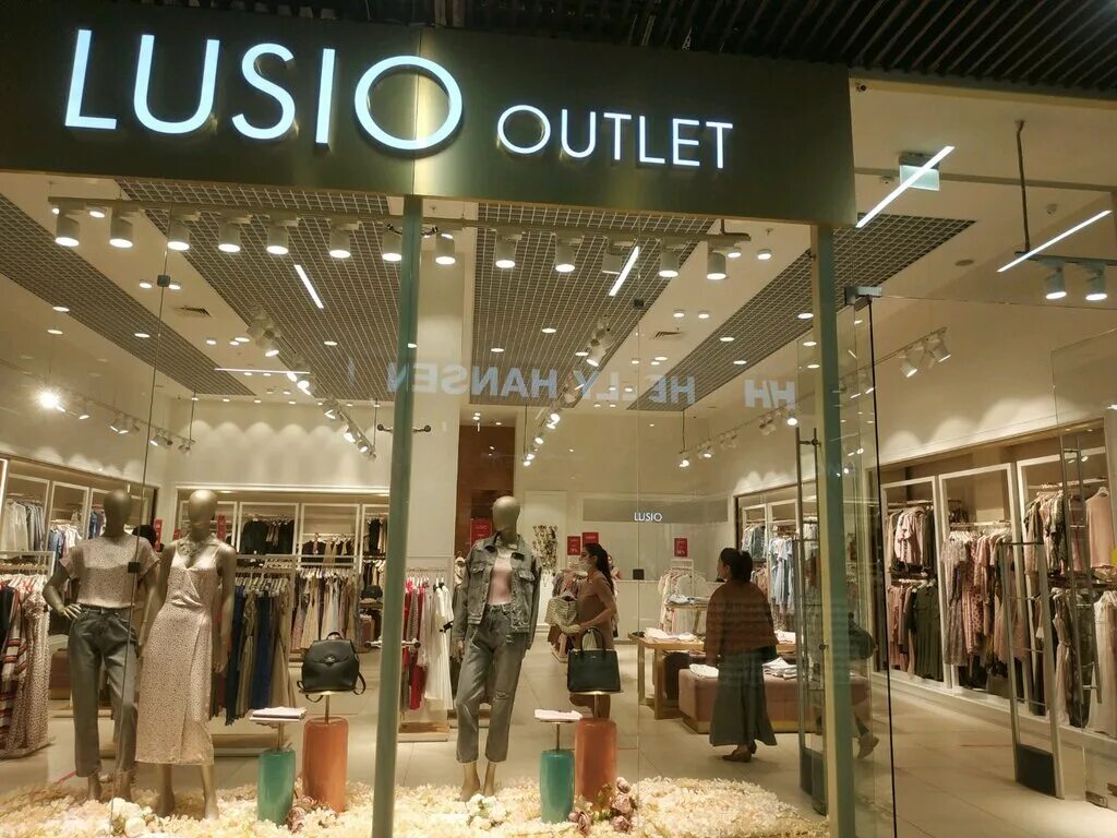лусио в атриуме. тц охотный ряд lusio.