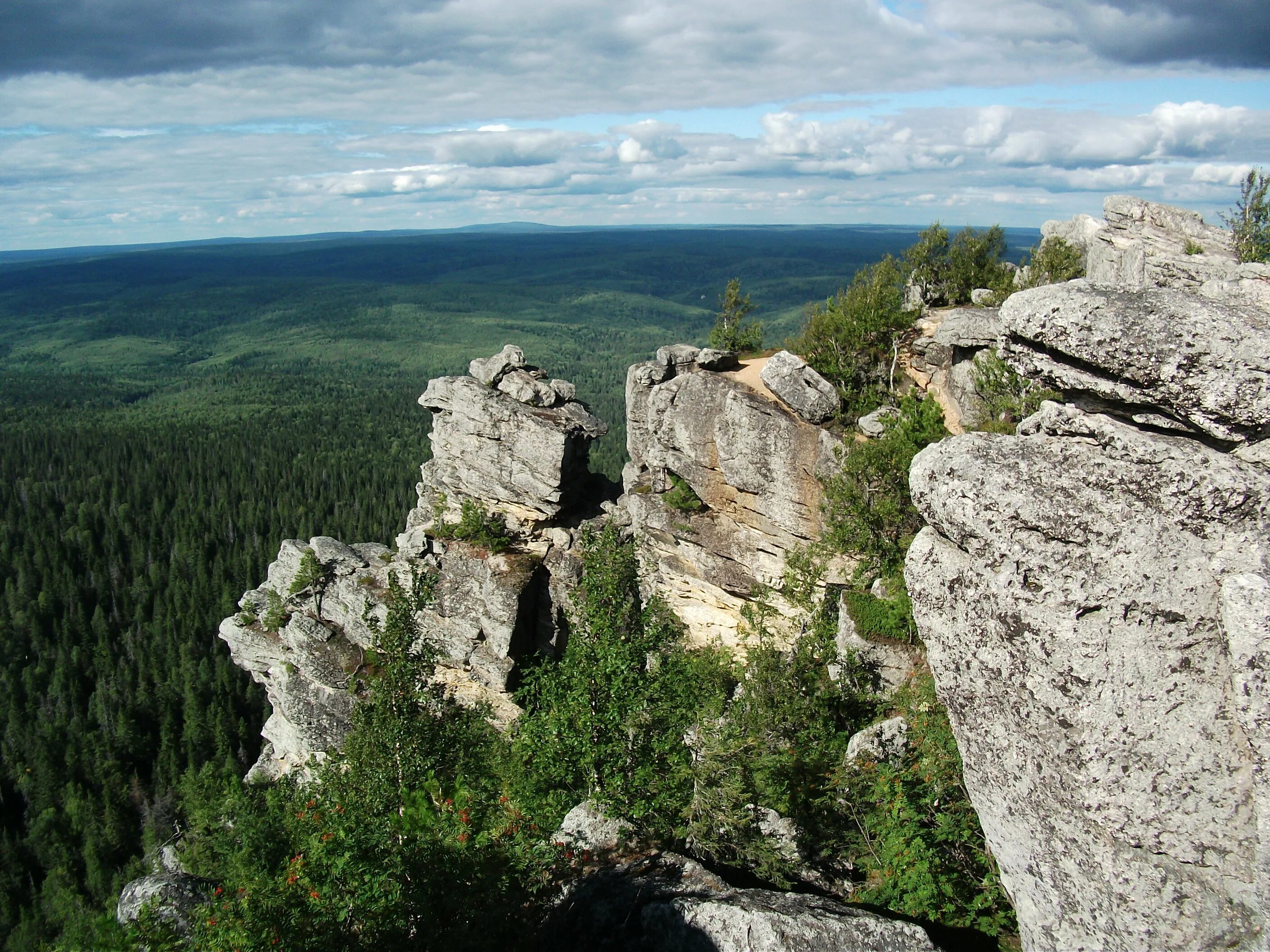 Полюд гора Красновишерск. Гора Полюд Пермский край. Полюдов камень Красновишерск. Река Вишера камень Полюд. Что есть в пермском крае