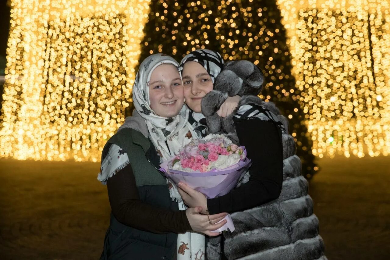 Дочка кадырова. Дочь Рамзана Кадырова Хадижат. Дочь Рамзана Кадырова Айшат. Рамзан с дочерью Хадижат.