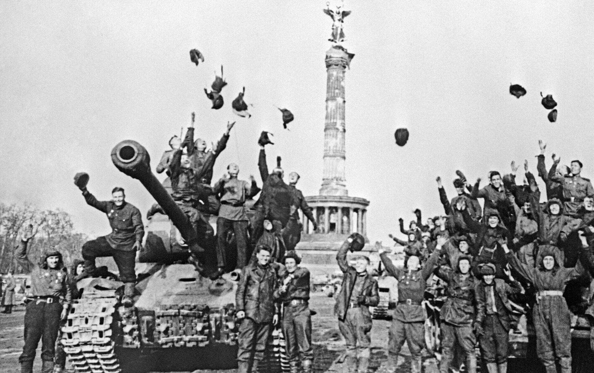 Берлин лето 1945. 9 Мая 1945 Берлин. Победа в Великой Отечественной войне. 4 Мая 1945 в Берлине.