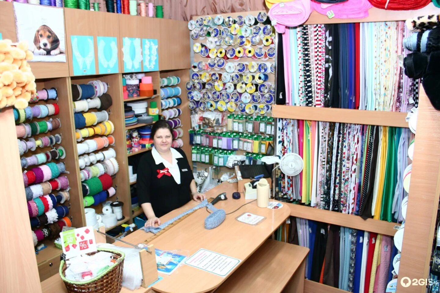 Материалы для рукоделия. Фурнитура для швеи. Оборудование для швейной фурнитуры в магазине. Товары для рукоделия. Все для шитья и рукоделия иркутск.