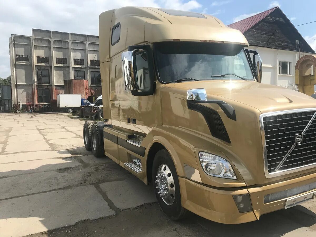 Купить тягач свежие объявления. Volvo VNL 2004. Volvo VNL 640. Вольво внл 2004. Volvo VNL 4x2.