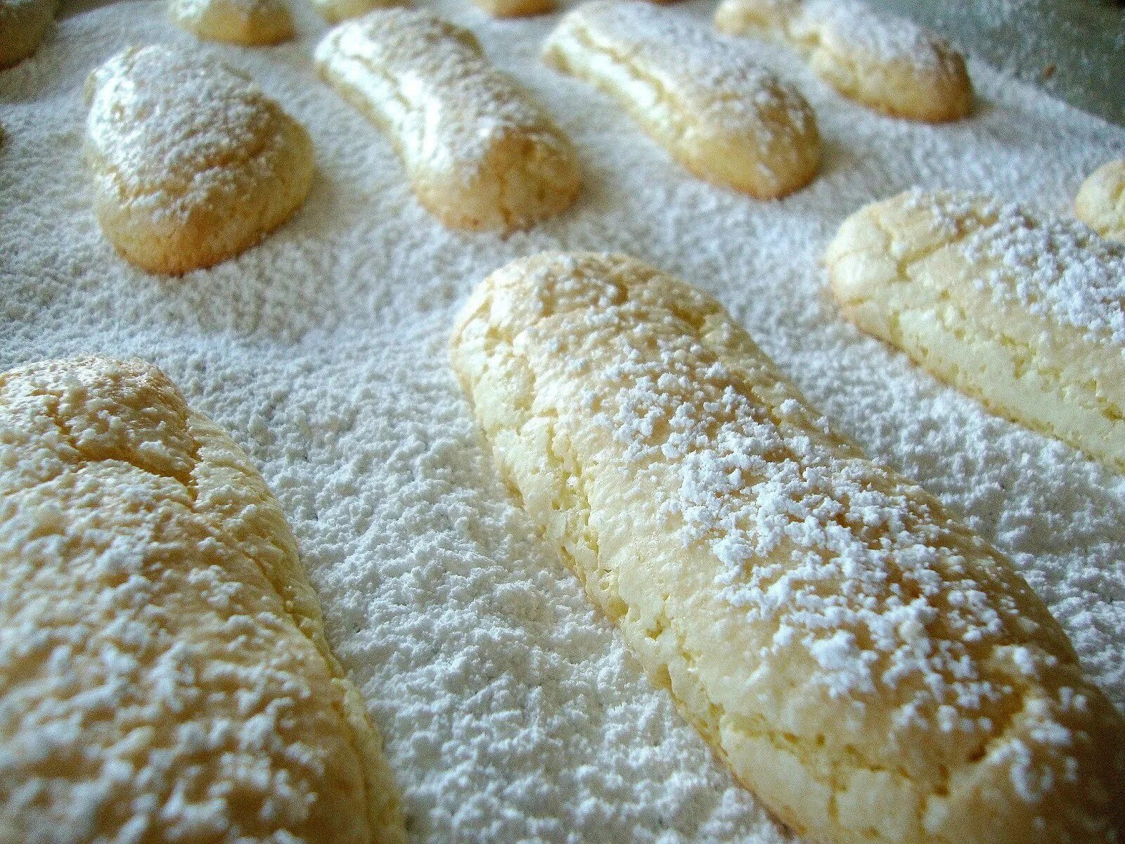 Печенье «песочное». Рецепт песочного печенья на дрожжах. Дамские пальчики печенье с кремом. Печенье «песочное». Печенье необычной формы.