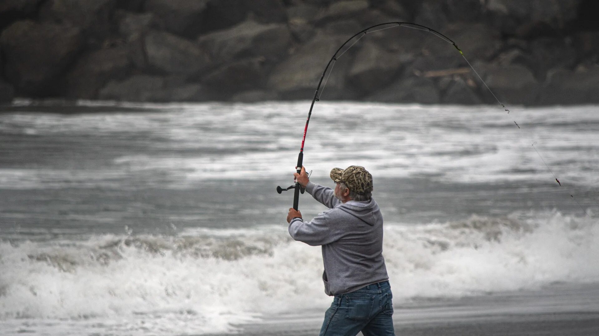 Ловить удочкой сонник. Fishing Rod. American Fishing game you Throw a Fishing Rod and Spin a real Reel Toy.