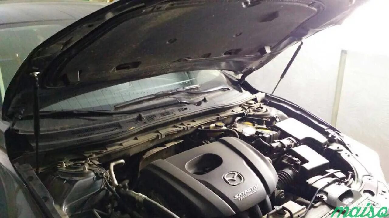 Газовые упоры капота мазда. Газовые упоры капота Мазда 3. Mazda 3 BL упоры капота. Упоры капота для Mazda 3 BL 2009-2013. Газовые упоры капота Мазда 3 БК.