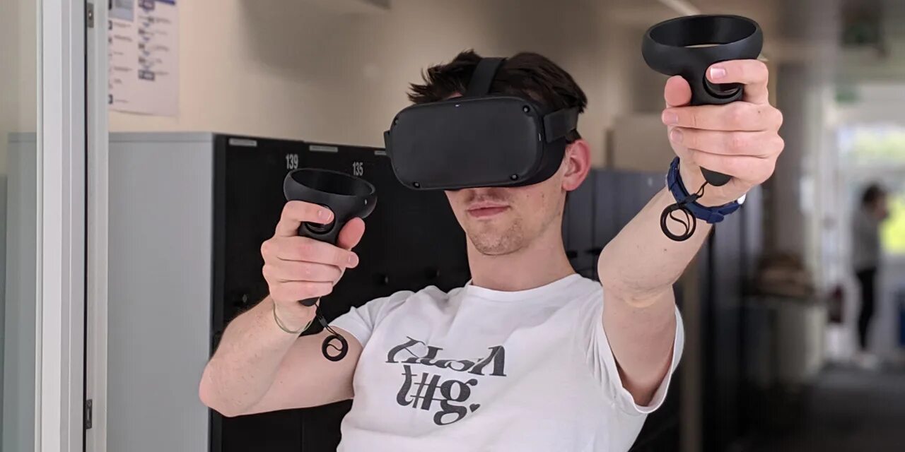 Vr testing. Тестирование VR. Oculus репер. Окулус слежка. Оружие для VR Oculus.
