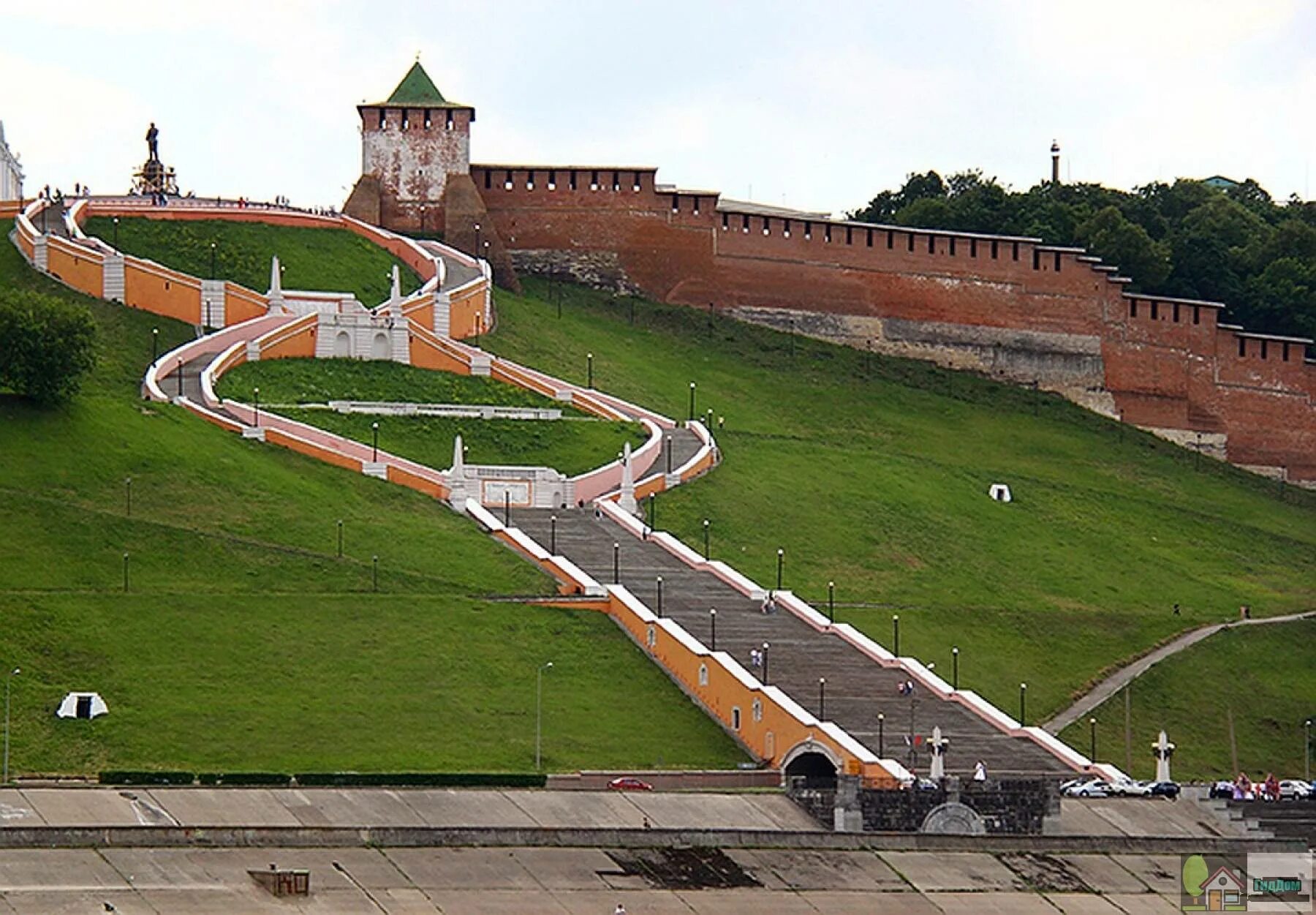 Нижний новгород за один день. Нижегородский Кремль Нижний Новгород. Нижегородский Кремль Чкаловская лестница. Нижегородский Кремль 1221 год. Чкаловская лестница Нижний Новгород.