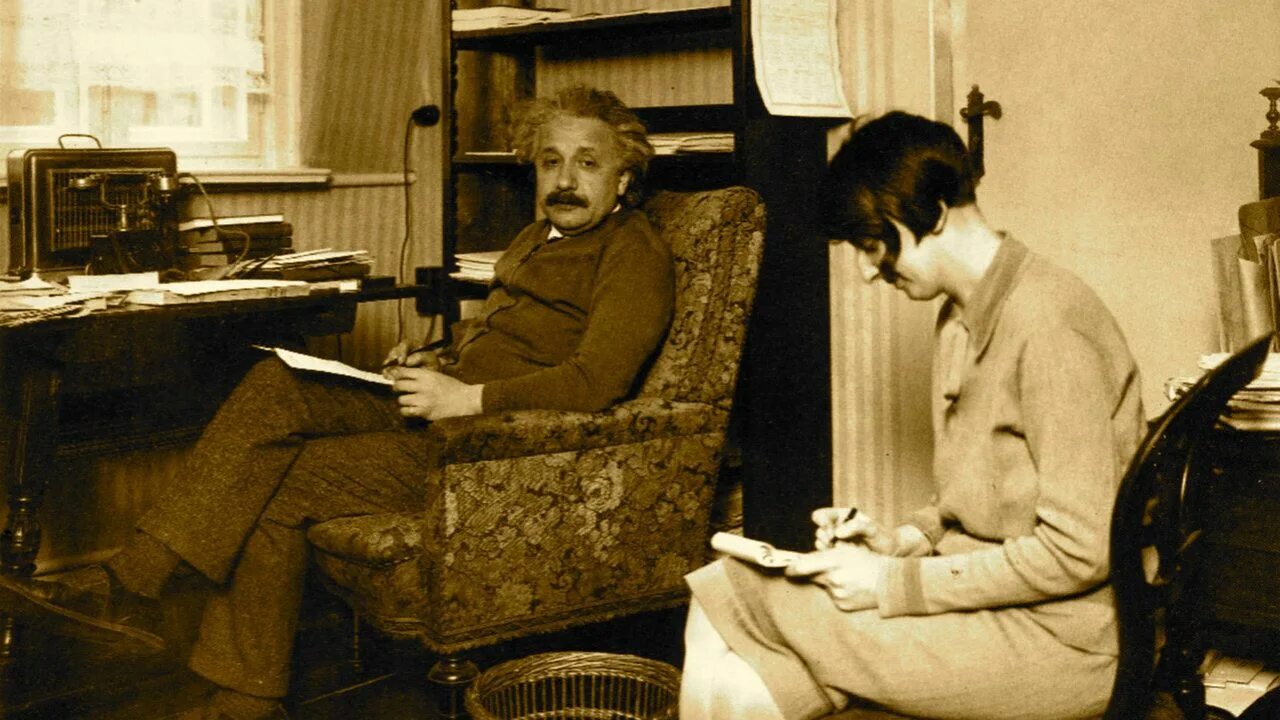 Стол эйнштейна