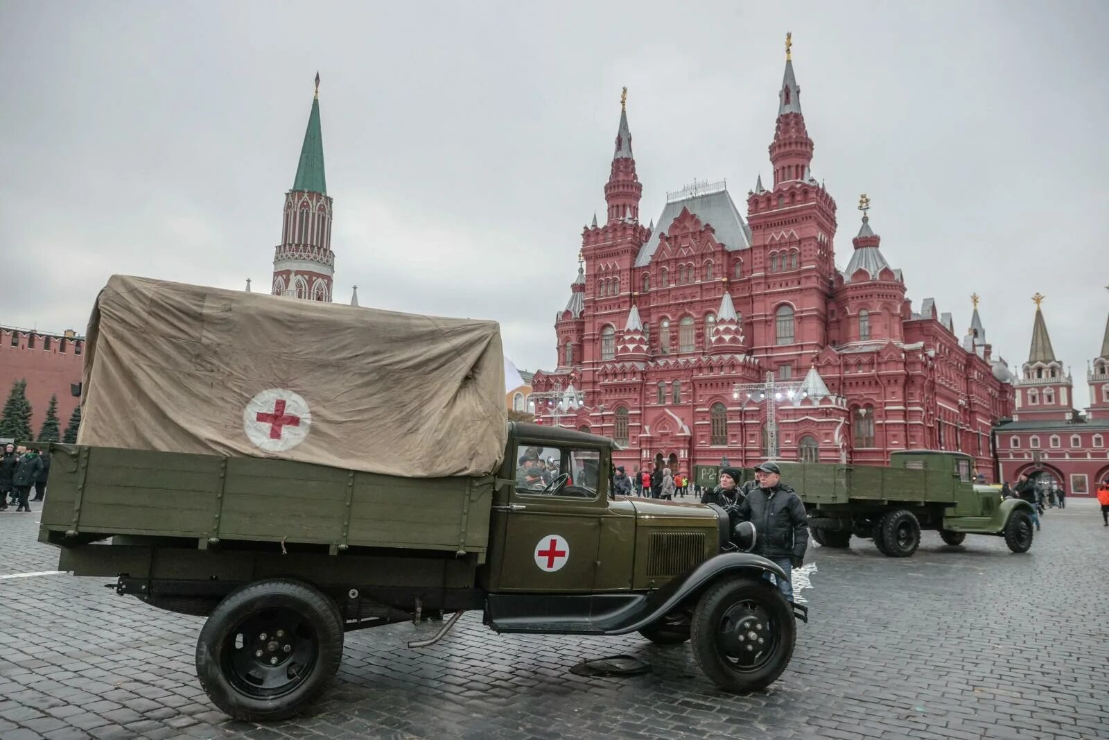 Парад на красной площади 7 ноября 1941 года. Годовщина парада 1941 года Знамя. Музей обороны Москвы. Инсталляция парада 1941 года на красной площади в Москве. В каких городах россии проходил парад 1941