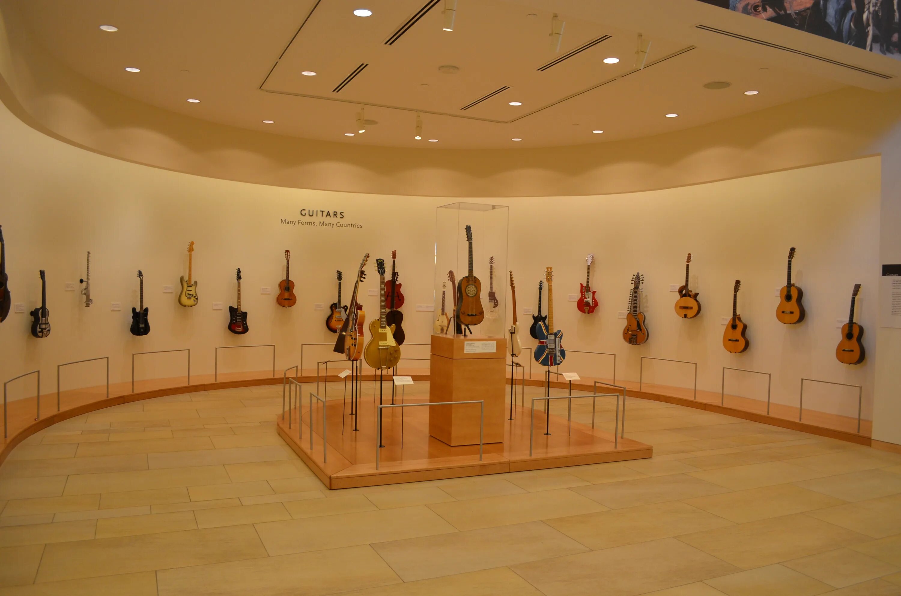 Musical instrument Museum Phoenix. Музыкальный музей. Дорогие музыкальные инструменты. Мини музей музыкальных инструментов. Православные музыкальные инструменты