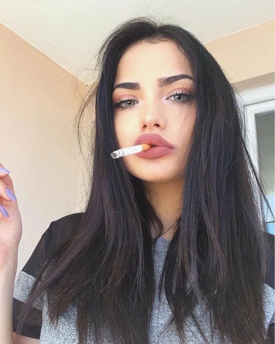 Красивые девушки с черными волосами. Красивые пухлые губы. Мэгги линдеманн 18 +. Девочка с пухлыми губами. Пухлые губы у девушки.